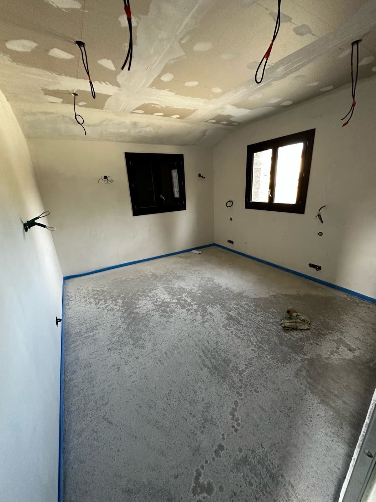 Préparation des murs et sols avant finition à Menton – UDK Azur